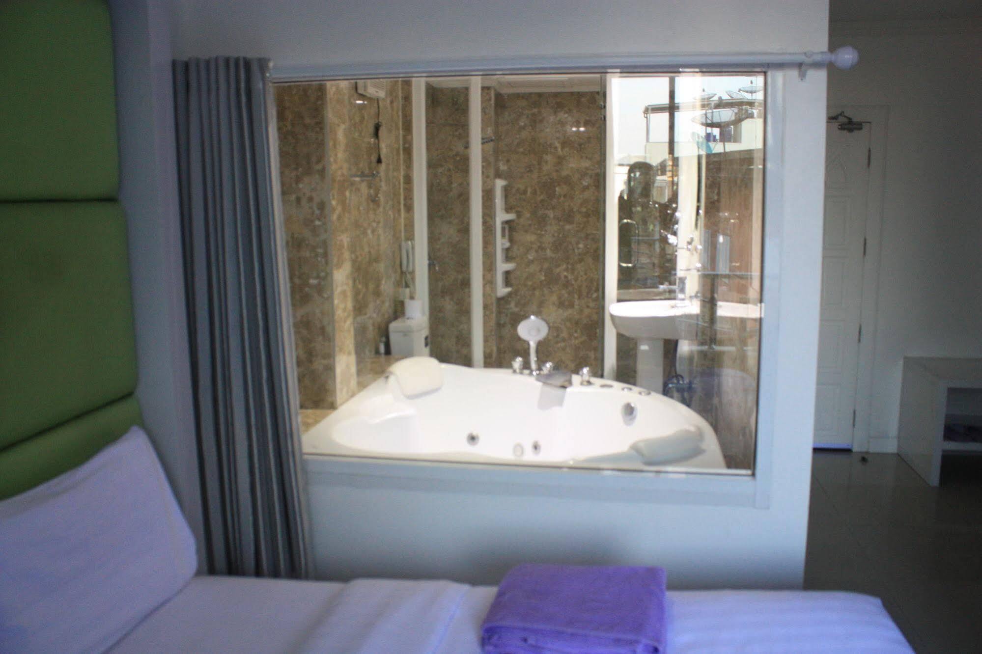 Titanic Residence-5 Minutes Walk To Walking Street Pattaya Exterior foto